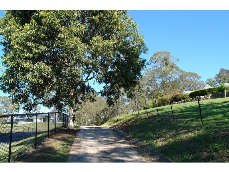 10 Kintyre Street, Brookfield QLD 4069